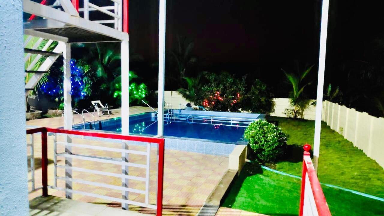 Hotel Sai Farm à Karjat Extérieur photo